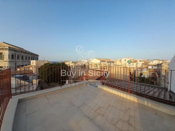 casa indipendente in vendita a Siracusa in zona Isola Ortigia