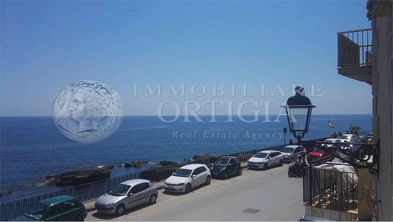 intera palazzina in vendita a Siracusa in zona Isola Ortigia