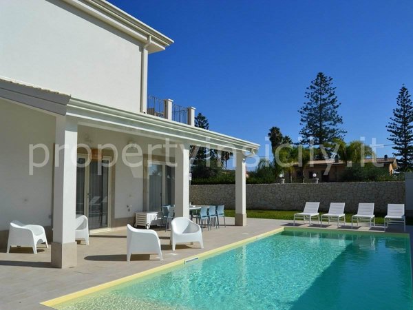 casa indipendente in vendita a Siracusa in zona Fontane Bianche