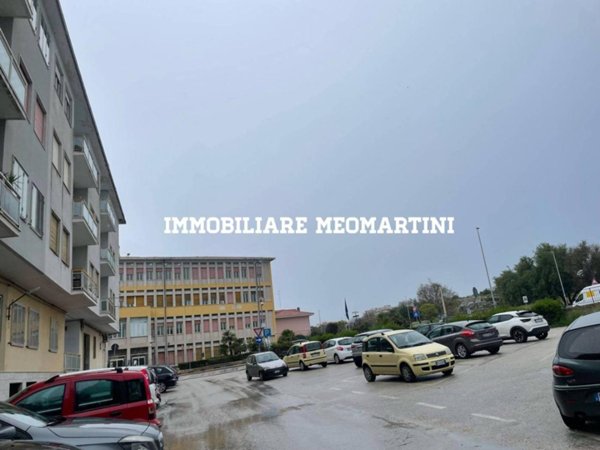 negozio in vendita a Siracusa in zona Borgata