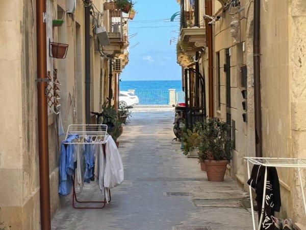 appartamento in vendita a Siracusa in zona Isola Ortigia