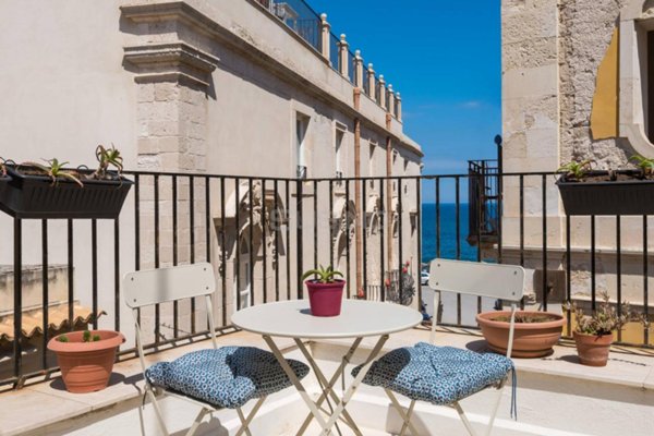 casa indipendente in vendita a Siracusa in zona Isola Ortigia