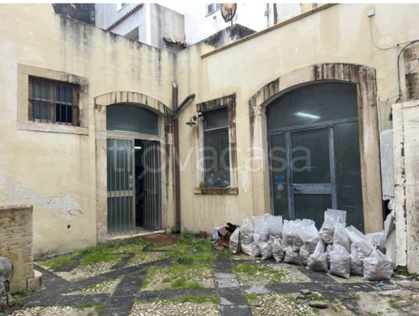 negozio in vendita a Siracusa in zona Isola Ortigia