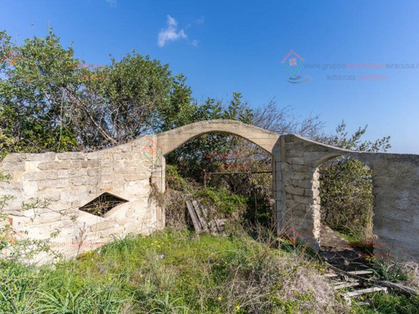 terreno edificabile in vendita a Siracusa in zona Belvedere