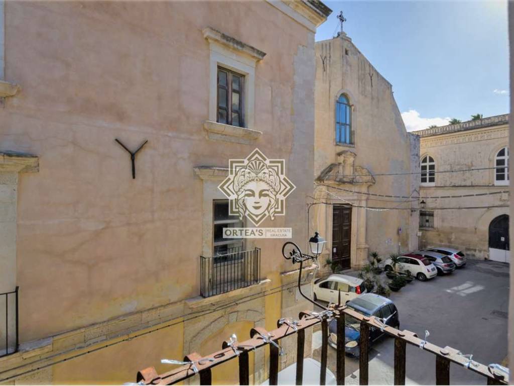 intera palazzina in vendita a Siracusa in zona Isola Ortigia