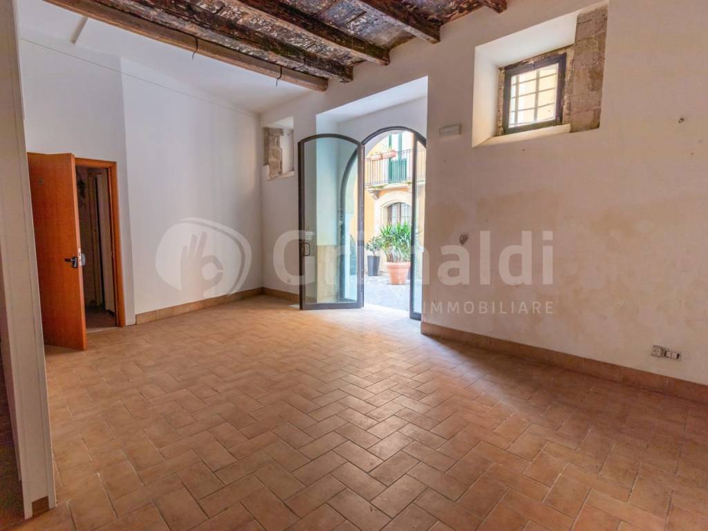 negozio in vendita a Siracusa in zona Isola Ortigia