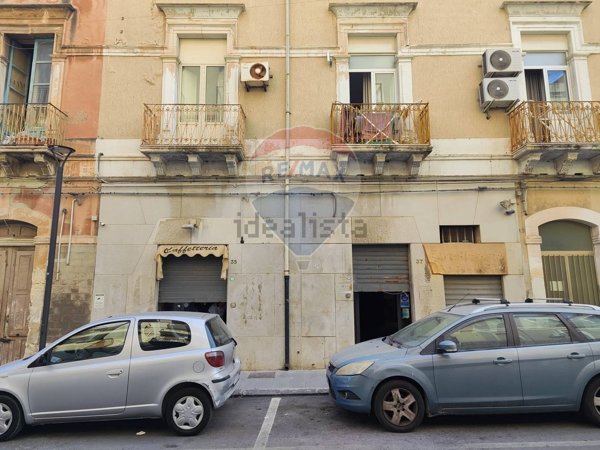 locale commerciale in vendita a Siracusa in zona Borgata