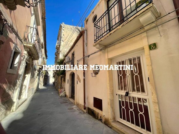 casa indipendente in vendita a Siracusa in zona Isola Ortigia