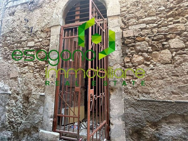 negozio in vendita a Siracusa in zona Isola Ortigia