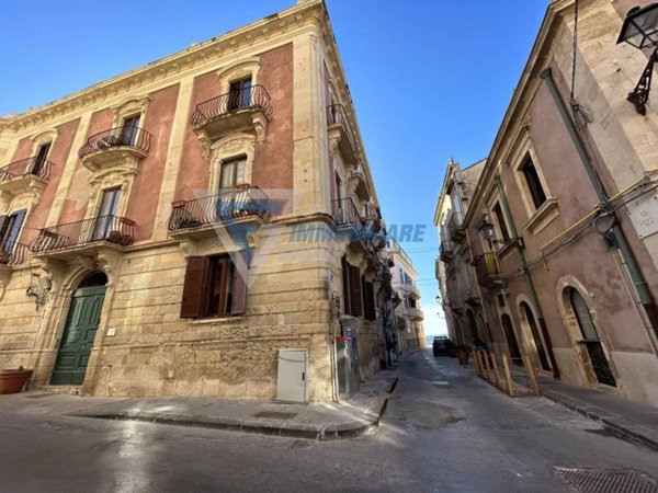 appartamento in vendita a Siracusa in zona Isola Ortigia