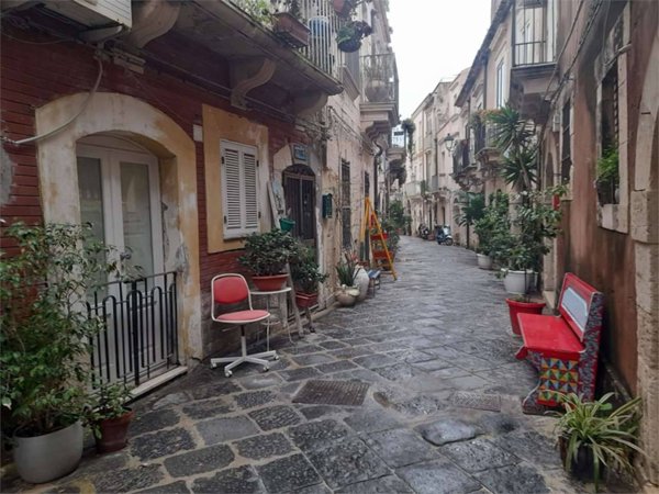 casa indipendente in vendita a Siracusa in zona Isola Ortigia