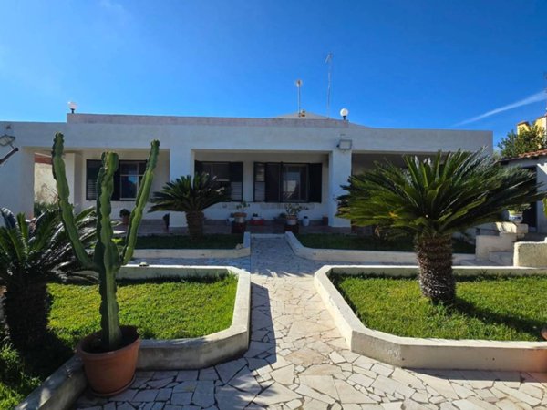casa indipendente in vendita a Siracusa in zona Isola / Plemmirio