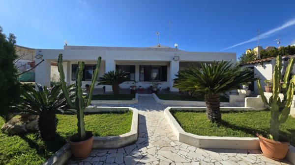 casa indipendente in vendita a Siracusa in zona Isola / Plemmirio