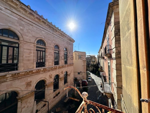 appartamento in vendita a Siracusa in zona Isola Ortigia