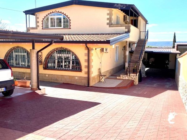 casa indipendente in vendita a Siracusa in zona Belvedere