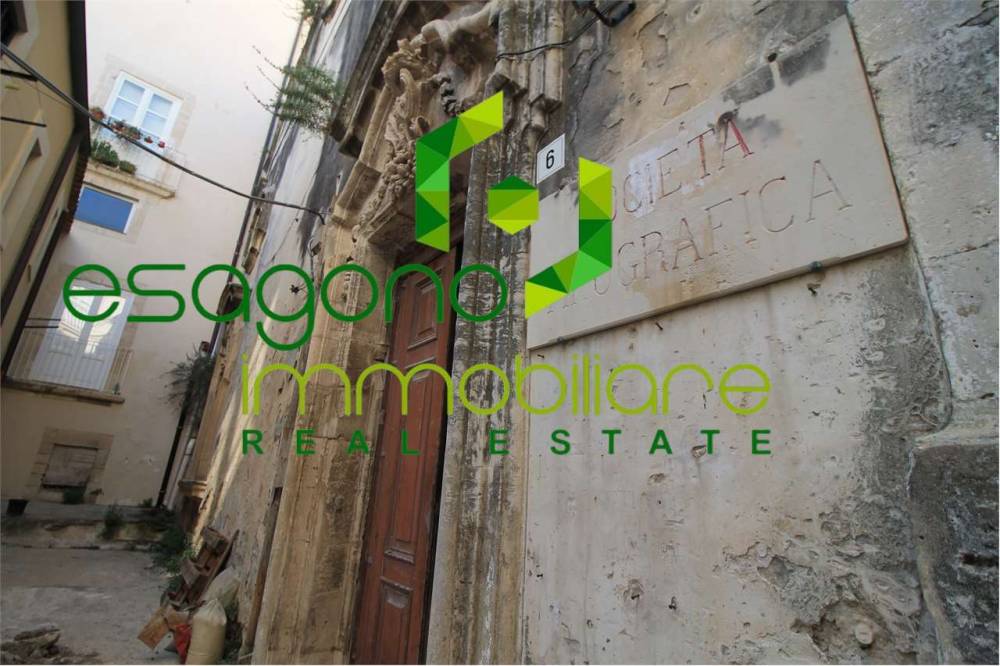 intera palazzina in vendita a Siracusa in zona Isola Ortigia
