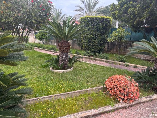 casa indipendente in vendita a Siracusa in zona Fontane Bianche
