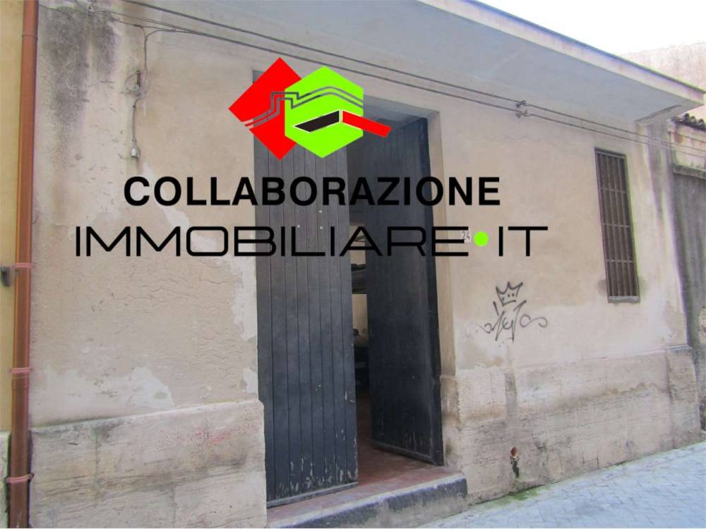 locale di sgombero in vendita a Siracusa