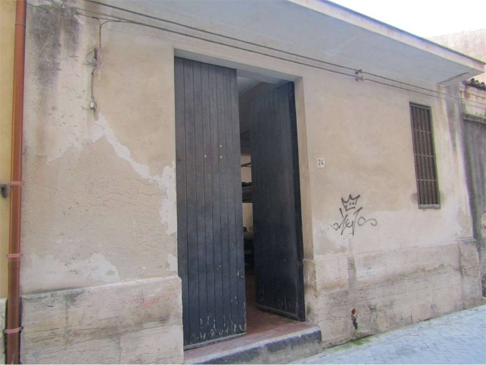 locale di sgombero in vendita a Siracusa