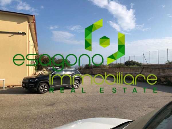 capannone in vendita a Siracusa in zona Targia