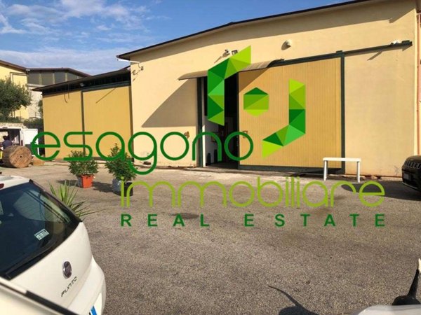 locale commerciale in vendita a Siracusa in zona Targia