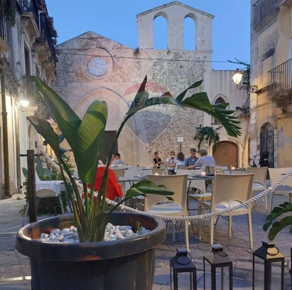 negozio in vendita a Siracusa in zona Isola Ortigia
