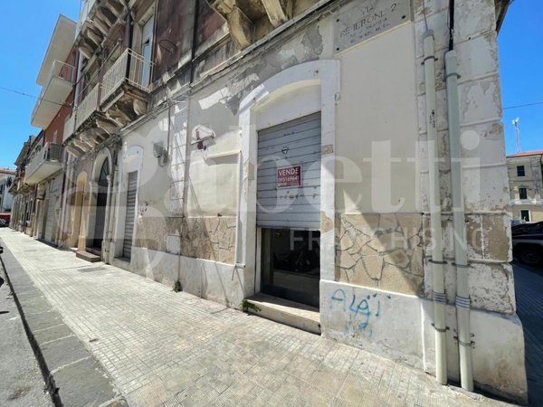 locale commerciale in vendita a Siracusa in zona Borgata