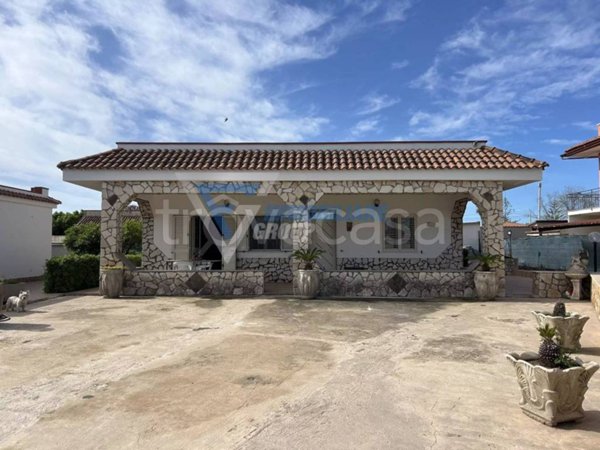 casa indipendente in vendita a Siracusa in zona Isola Ortigia