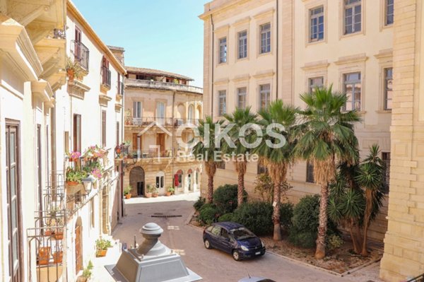 casa indipendente in vendita a Siracusa in zona Isola Ortigia