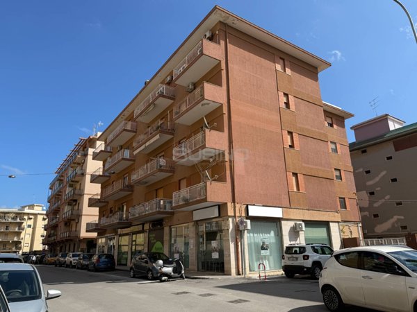 locale commerciale in vendita a Siracusa in zona Grottasanta