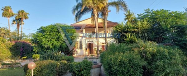 casa indipendente in vendita a Siracusa in zona Fontane Bianche