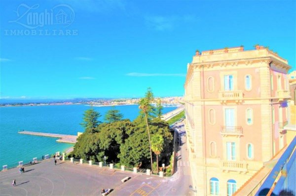 pentavano in vendita a Siracusa in zona Isola Ortigia