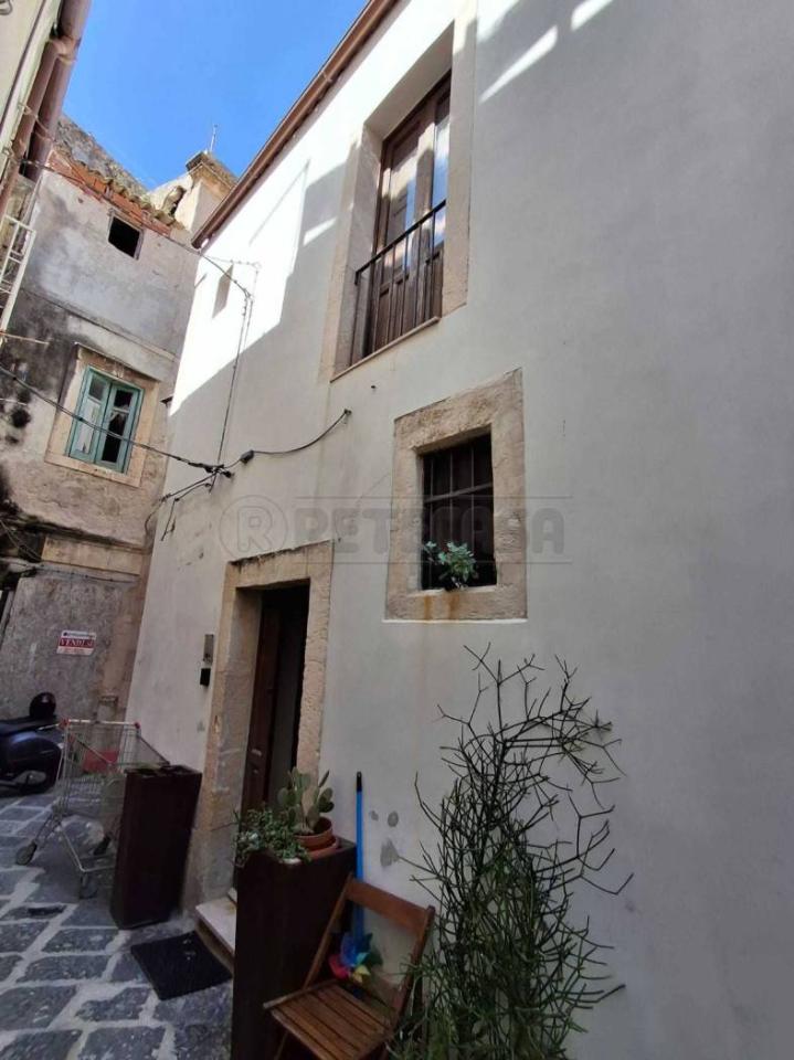 casa indipendente in vendita a Siracusa in zona Isola Ortigia