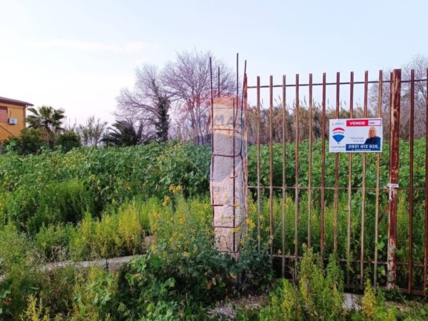 terreno edificabile in vendita a Siracusa in zona Arenella