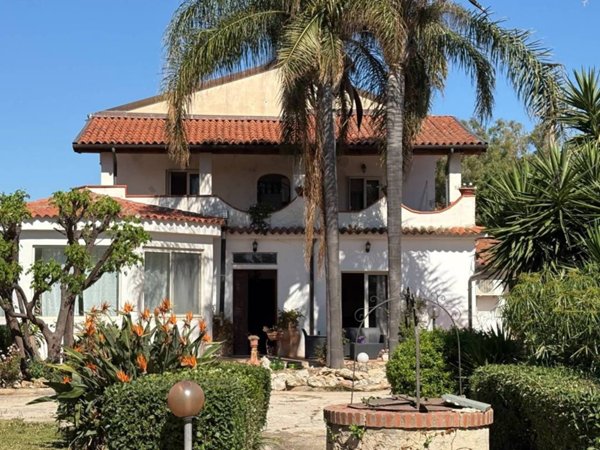 casa indipendente in vendita a Siracusa in zona Isola Ortigia