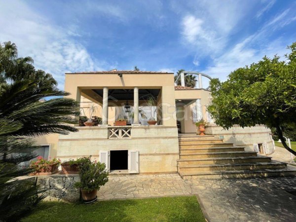 casa indipendente in vendita a Siracusa in zona Belvedere