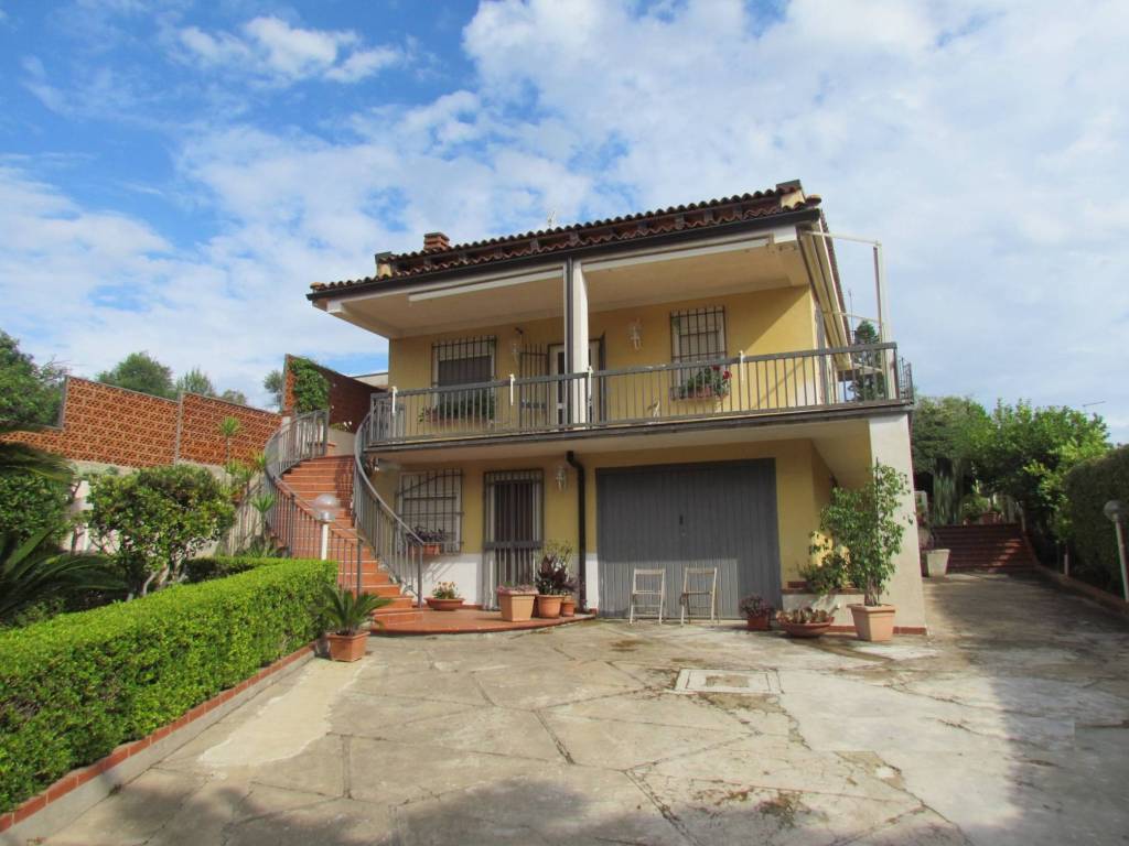 casa indipendente in vendita a Siracusa in zona Fontane Bianche