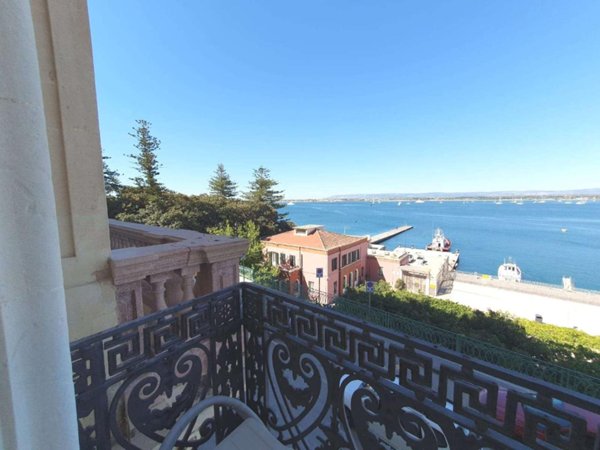 appartamento in vendita a Siracusa in zona Isola Ortigia