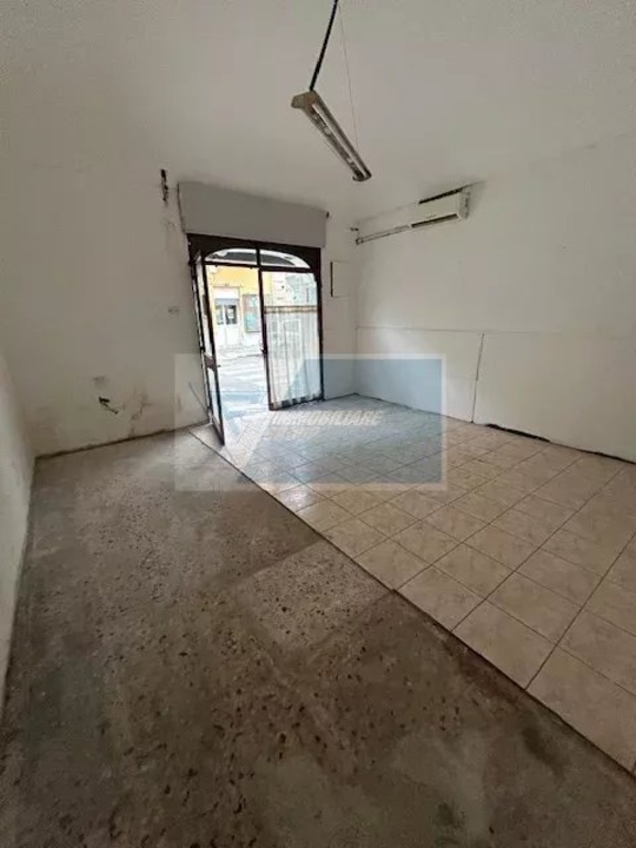 negozio in vendita a Siracusa in zona Borgata