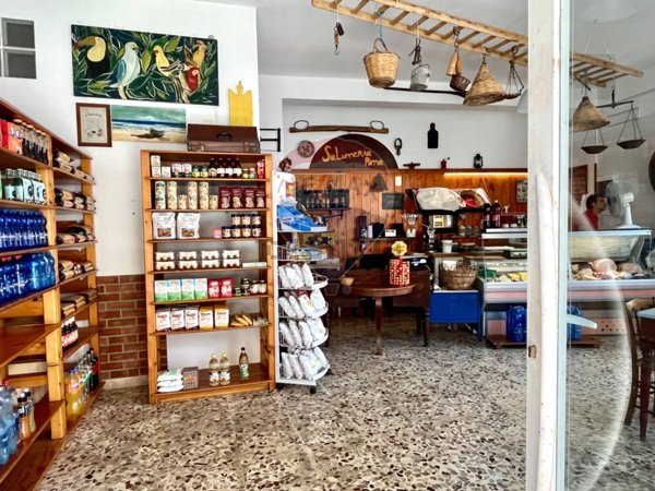 locale commerciale in vendita a Siracusa in zona Borgata