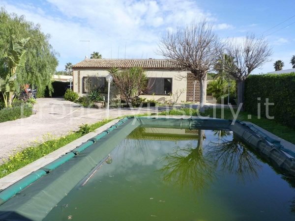 casa indipendente in vendita a Siracusa in zona Fontane Bianche