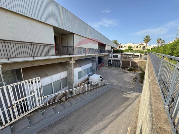 locale commerciale in vendita a Siracusa in zona Grottasanta