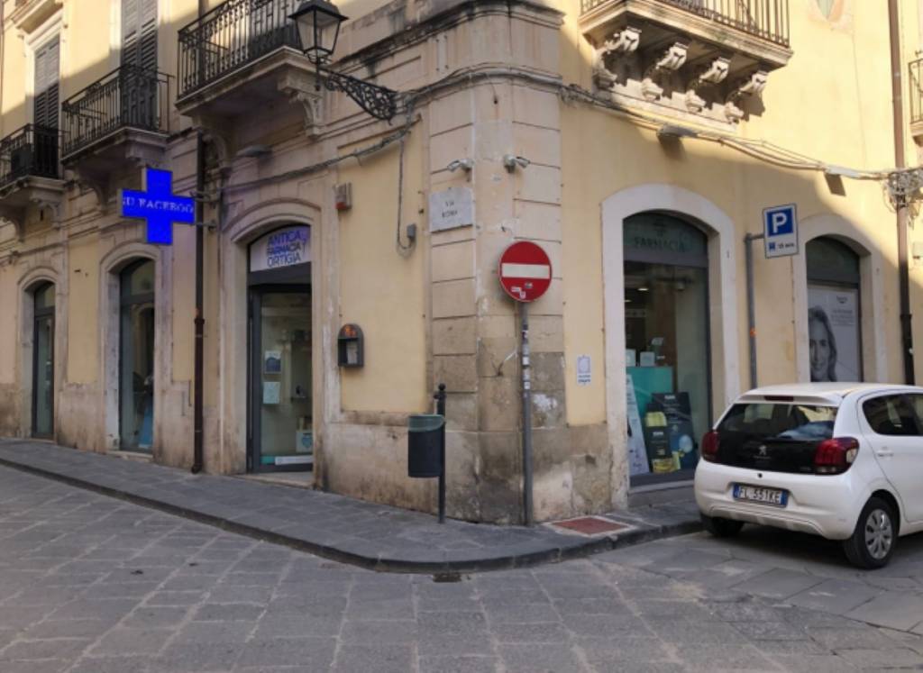 negozio in vendita a Siracusa in zona Isola Ortigia