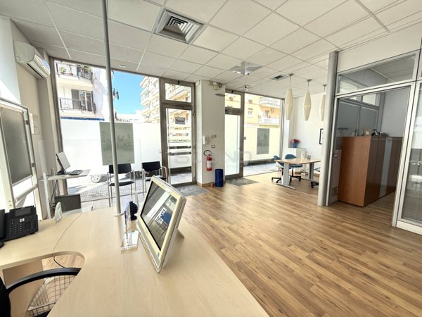 locale commerciale in vendita a Siracusa in zona Grottasanta