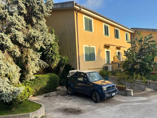 casa indipendente in vendita a Siracusa in zona Belvedere