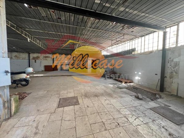 locale commerciale in vendita a Siracusa in zona Epipoli