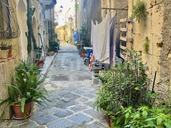 casa indipendente in vendita a Siracusa in zona Isola Ortigia