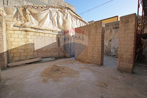casa indipendente in vendita a Siracusa in zona Centro Città