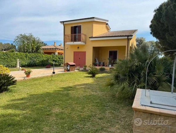 casa indipendente in vendita a Siracusa in zona Arenella