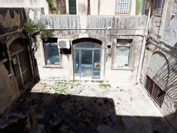 negozio in vendita a Siracusa in zona Isola Ortigia